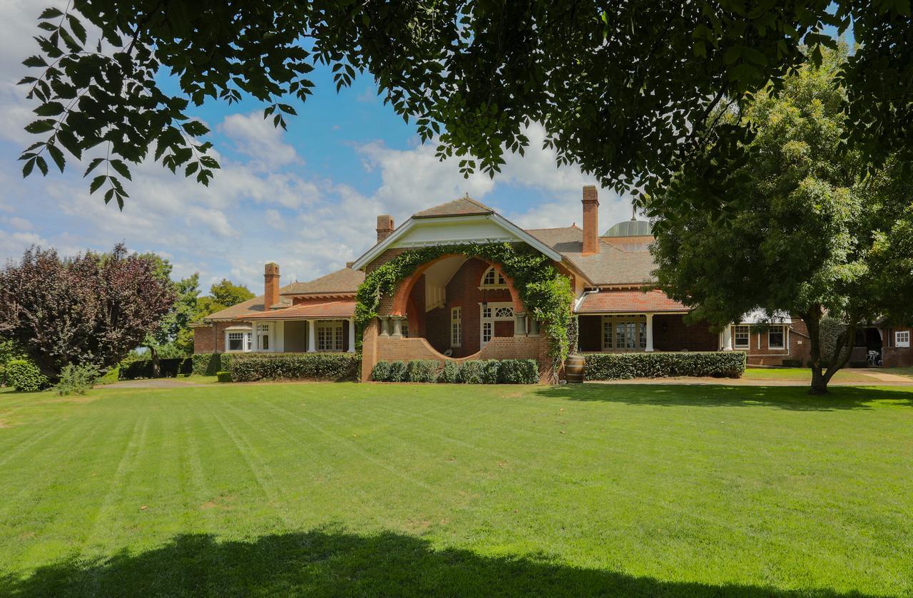Petersons Armidale Winery And Guesthouse מראה חיצוני תמונה
