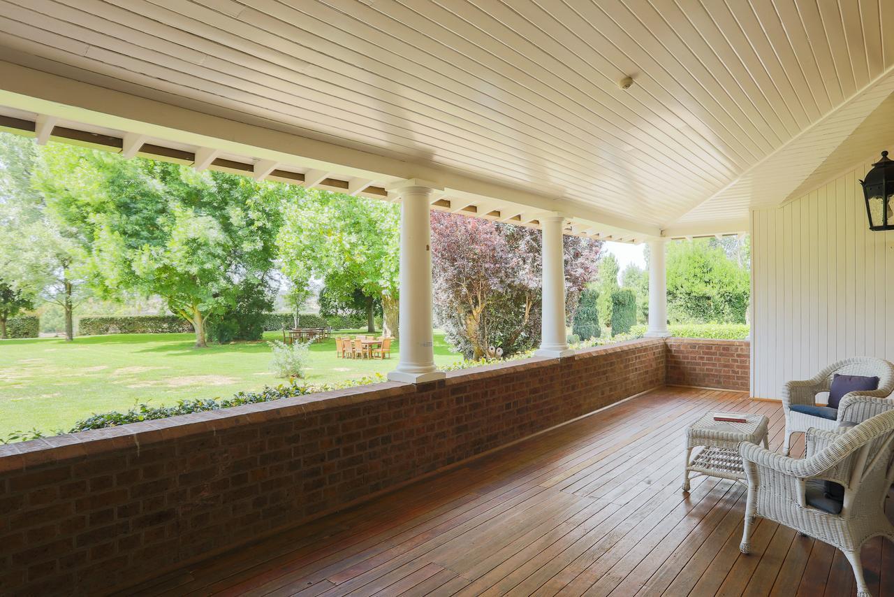 Petersons Armidale Winery And Guesthouse מראה חיצוני תמונה